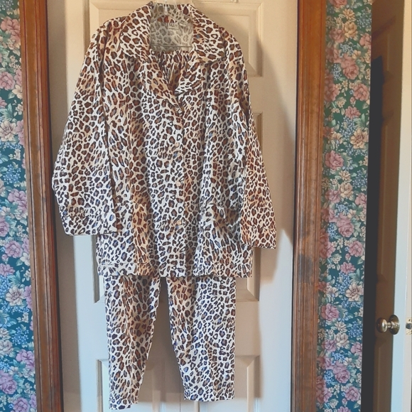 Pajama Set - Picture 1 of 8